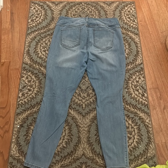 Torrid jeans in a size 14 regular. - Picture 8 of 8